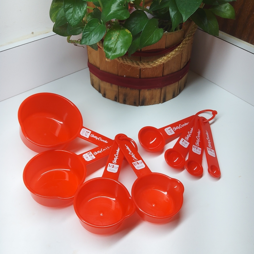 Betty Crocker Combination set of measuring Cups And Spoons Red